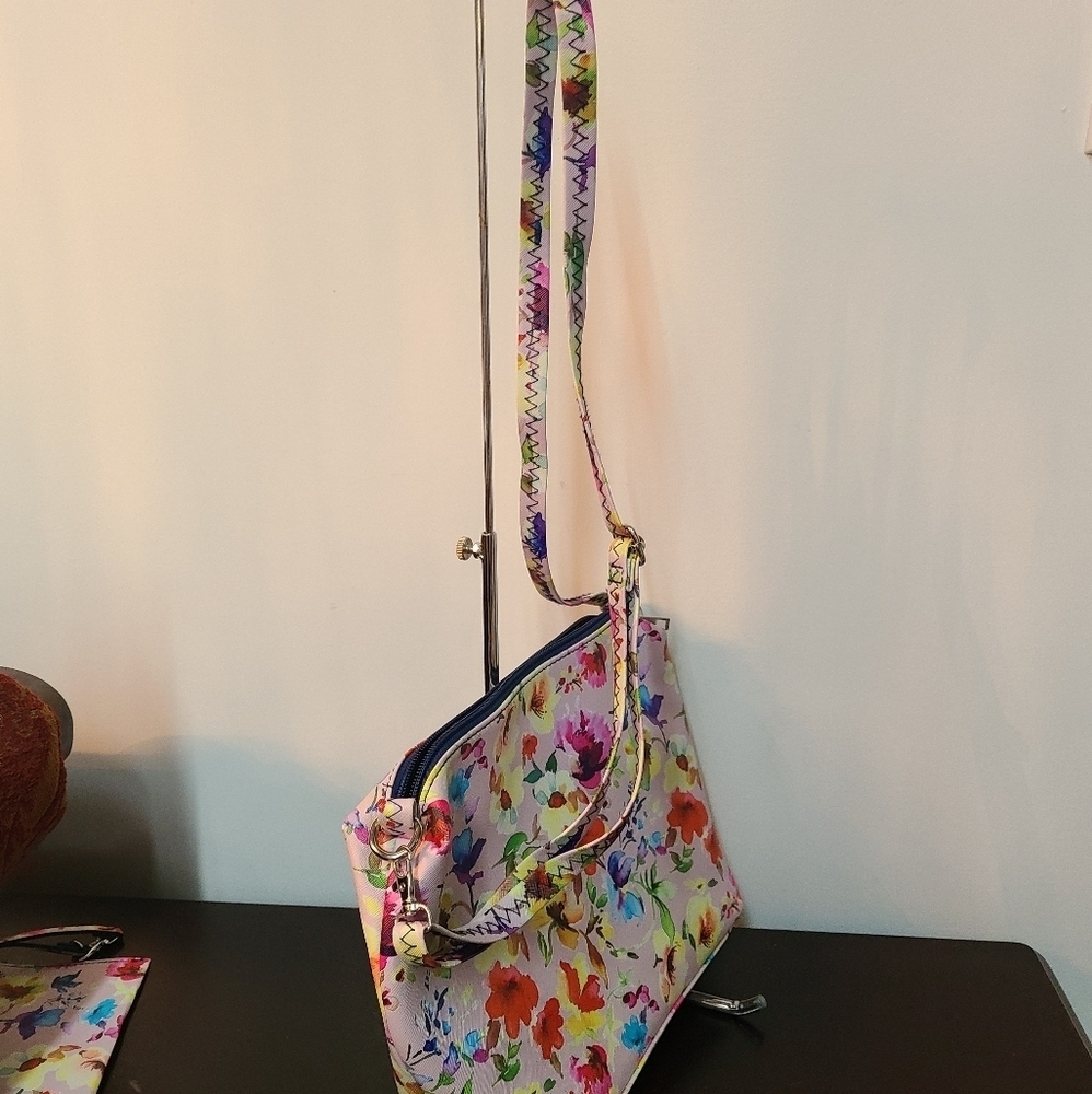 NWOT Carlos Floral Shoulder Bag and Wristlet - Picture 11 of 16